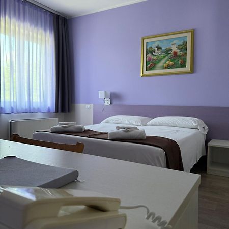 Albergo Trattoria Italia ديسينسانو ديل غاردا المظهر الخارجي الصورة