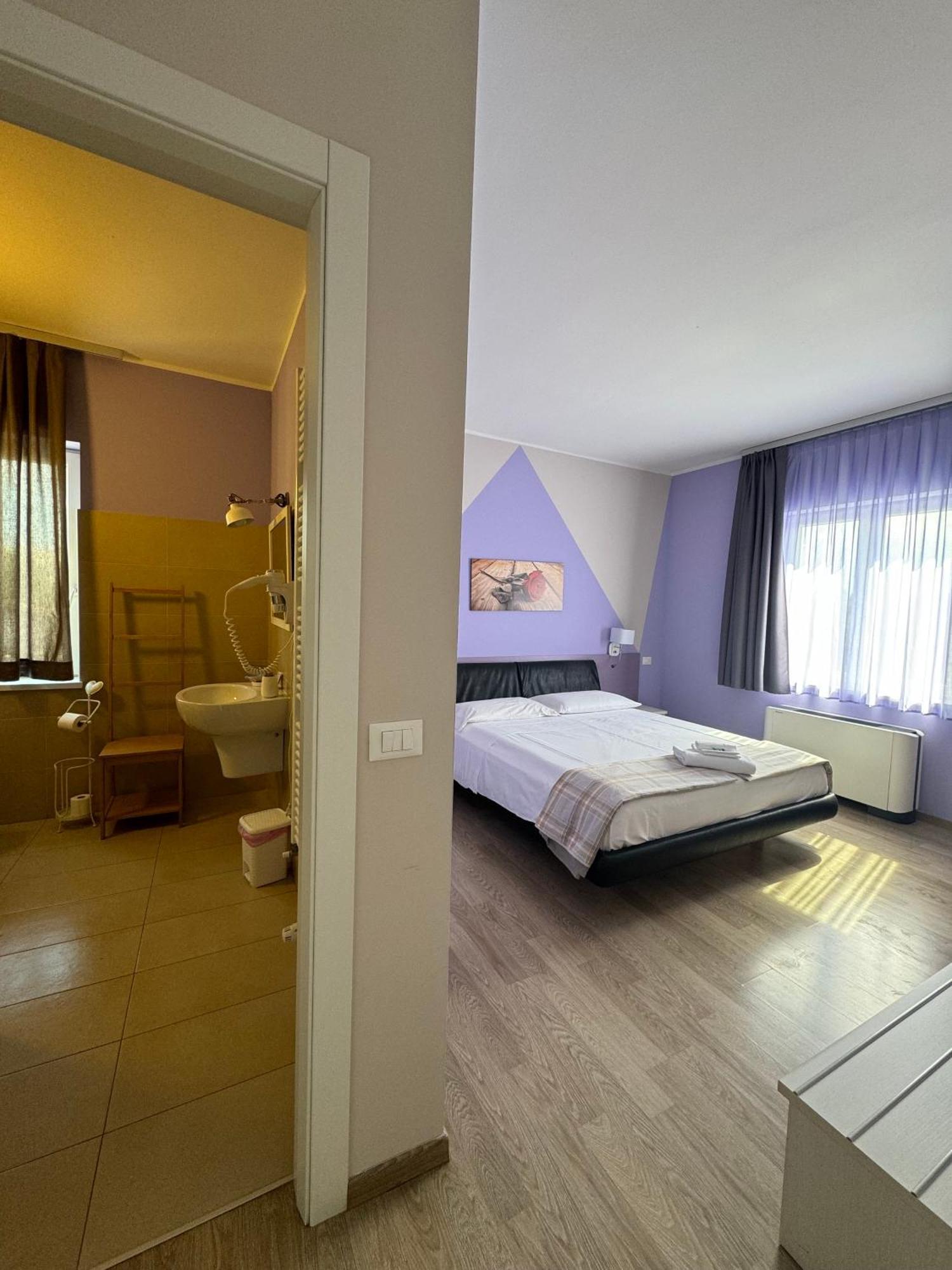 Albergo Trattoria Italia ديسينسانو ديل غاردا المظهر الخارجي الصورة